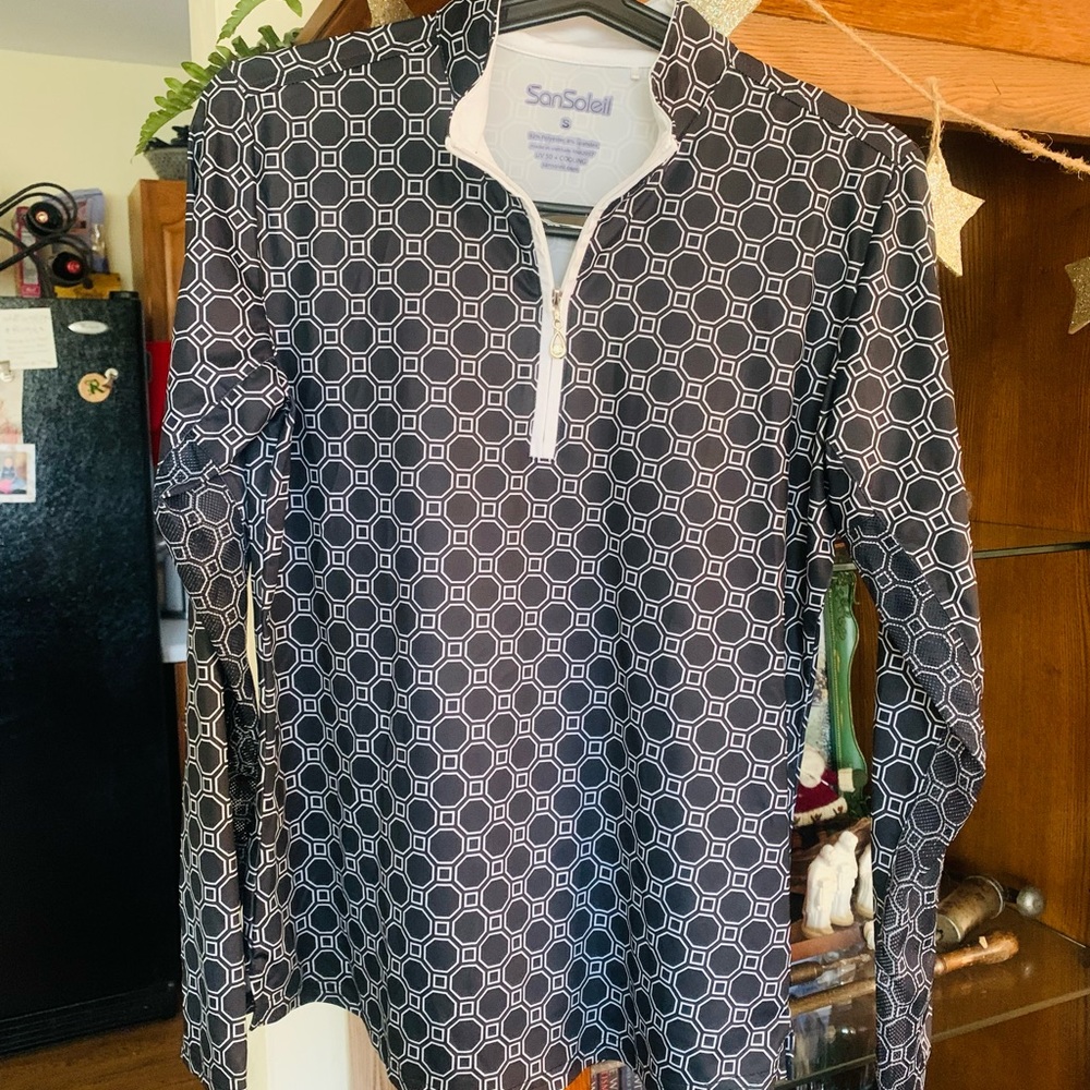 SanSoleil UV50 3/4 zipper size small golf shirt. Black and White.